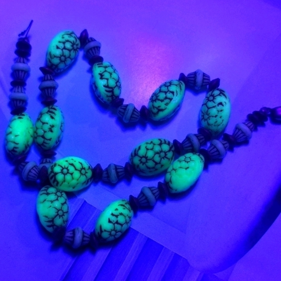 DECO MAX NEIGER Uranium Glass Necklace - Picture 1 of 6